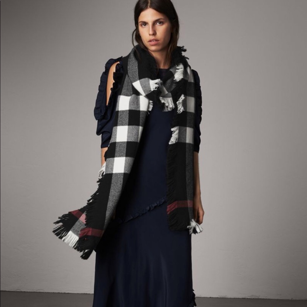 Authentic Burberry Wool Fringe Scarf